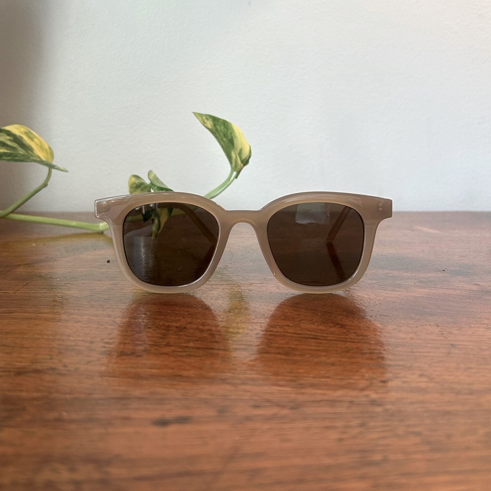 CLASSIC SUNGLASSES